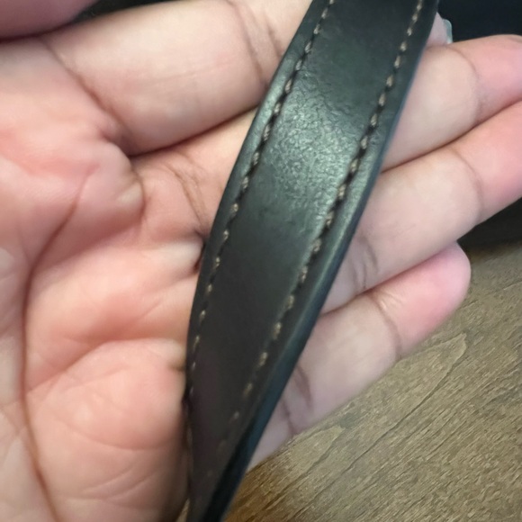 Dooney & Bourke Large Satchel. - Picture 6 of 6